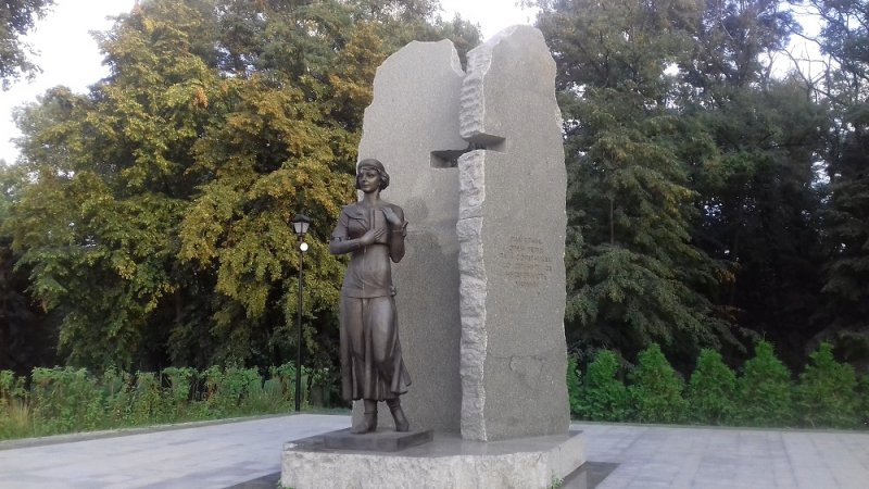 Monument to O. Teliha